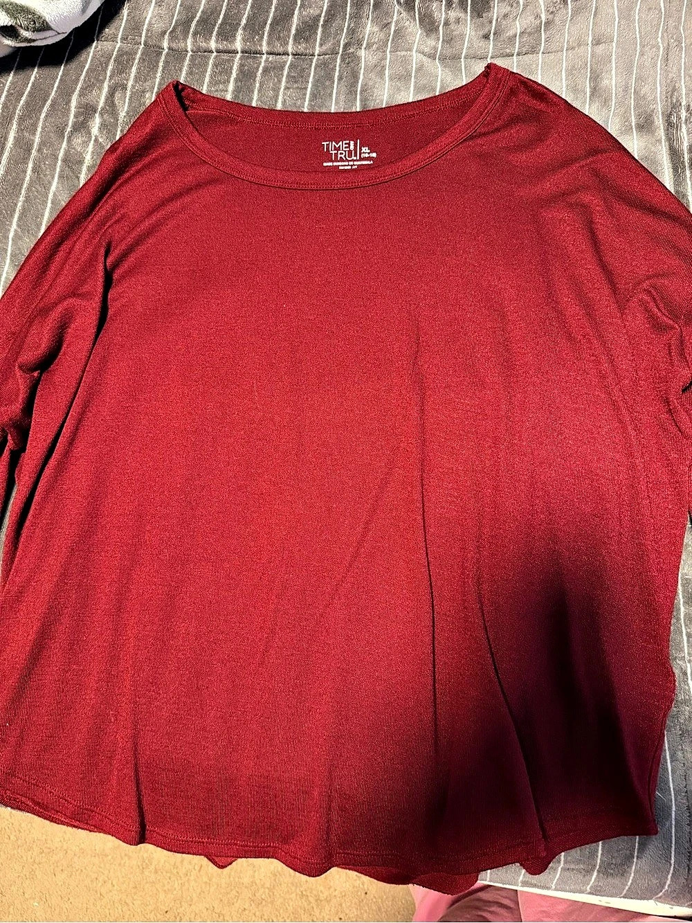 Time and Tru Women's Long Sleeve Crewneck Knit Top Red